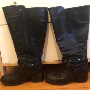 🌙-AVENUE WIDE CALF BLACK STARPPY BOOTS-